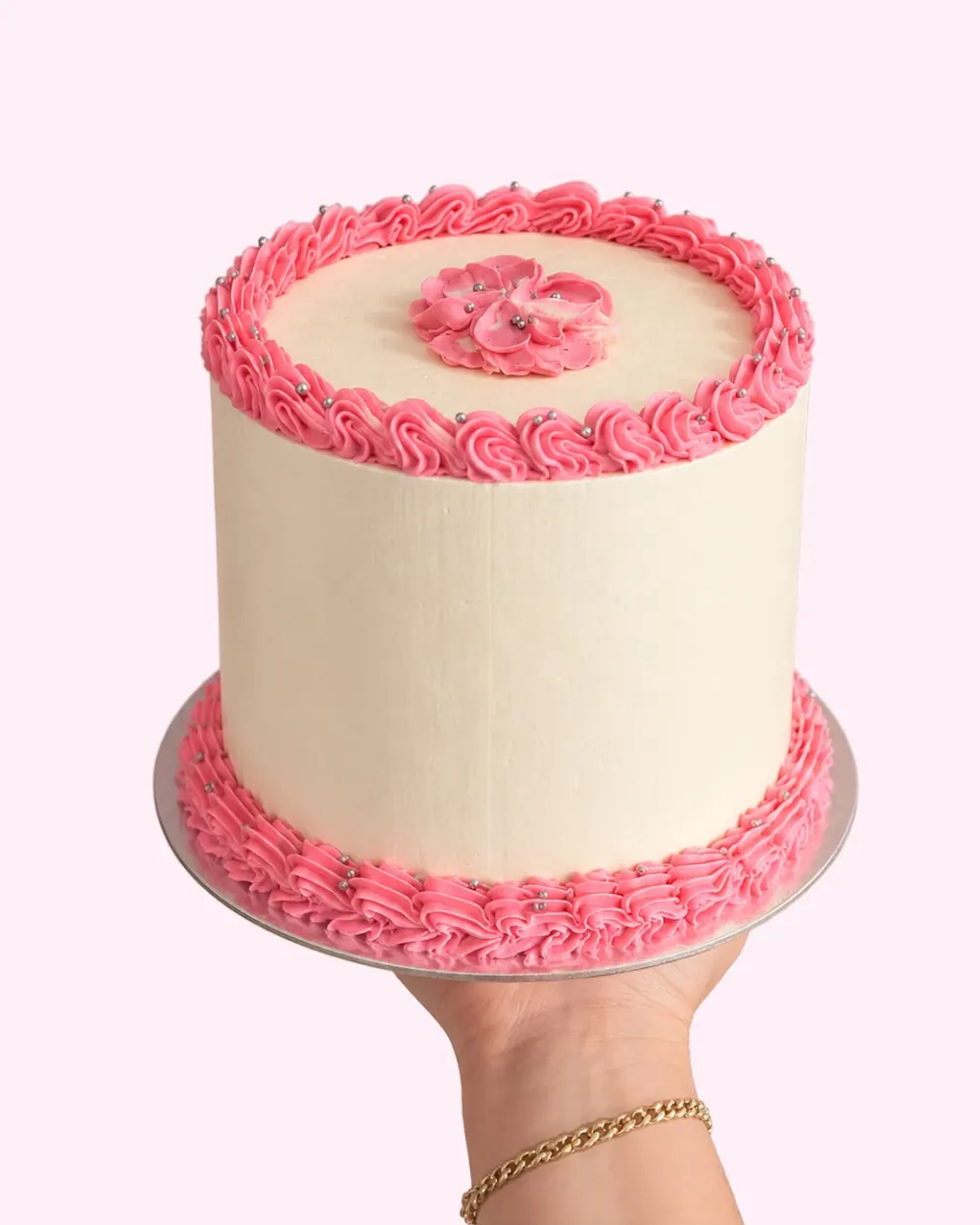 Torta decorada con crema rosa